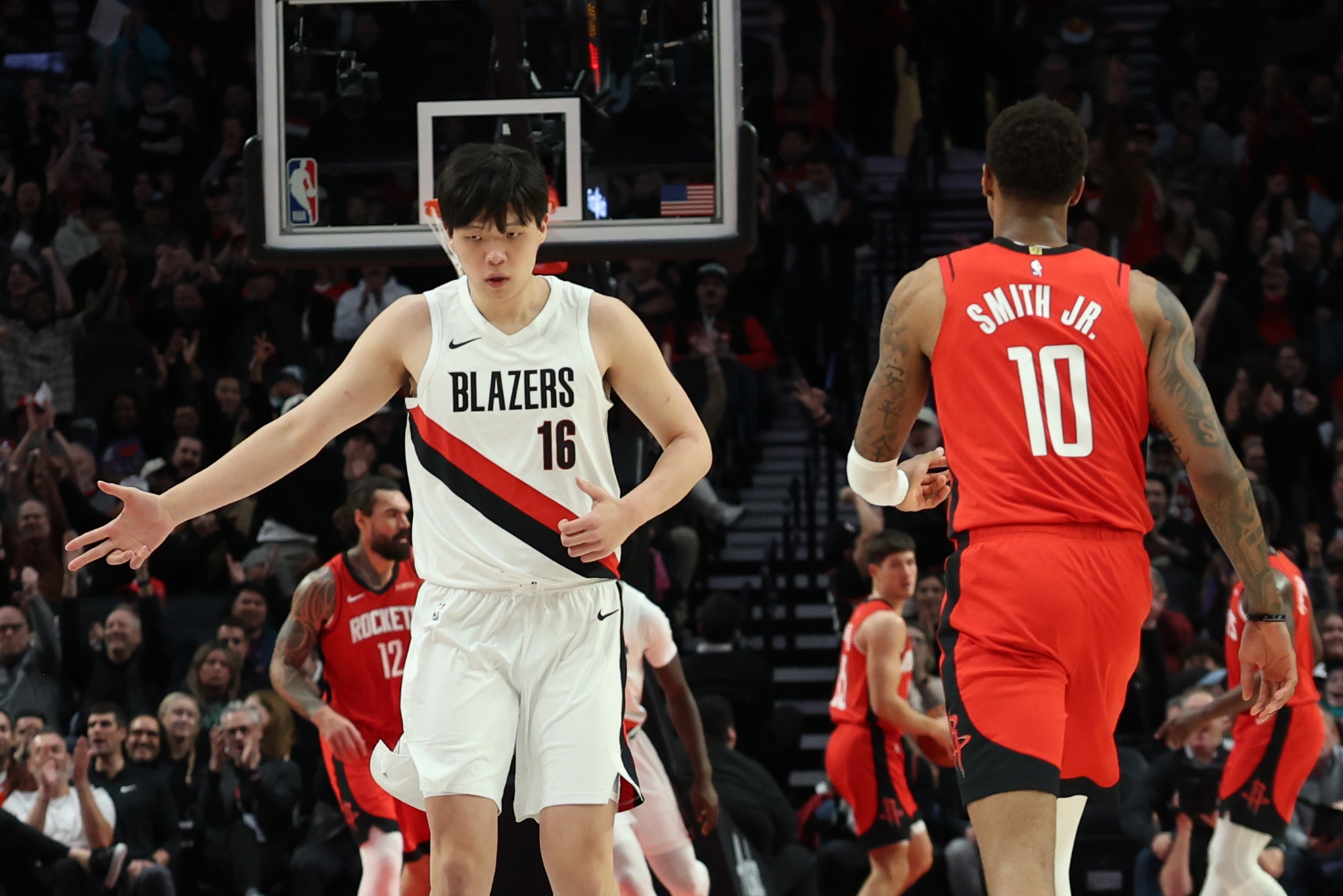 杨毅:中国球员比较内敛 在美国必须短时间内站稳位置 否则没戏