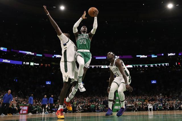 2021-11-13T032228Z_328548888_MT1USATODAY17150275_RTRMADP_3_NBA-MILWAUKEE-BUCKS-AT-BOSTON-CELTICS_2021_11_13_11_54_45 (1).jpg